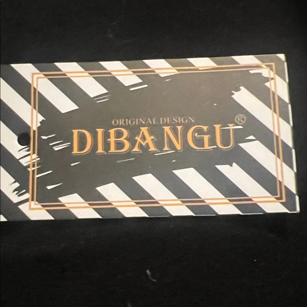 Elegant Black and Gold Patterned Women's Scarf - Picture 4 of 4